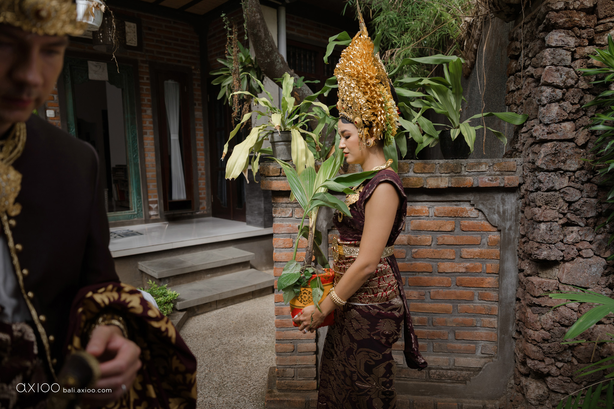 Axioo: In the Spur of the Moment